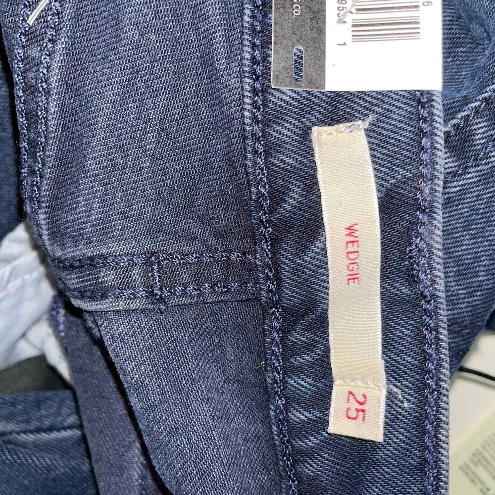 NWT Levi's Premium Wedgie Jeans Women's Button Fly New High Rise Tapered Leg 25 - Picture 7 of 15